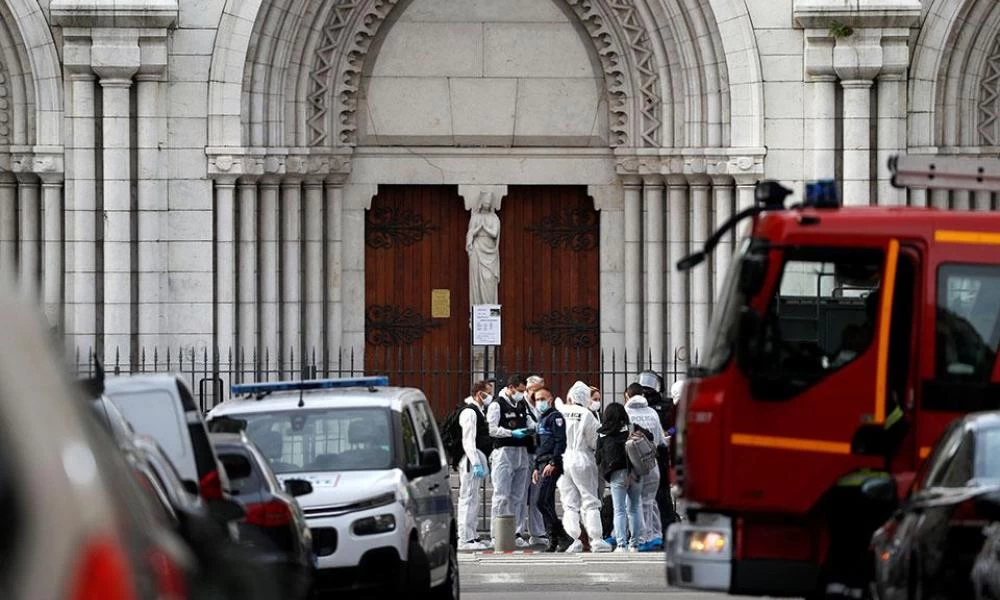 Επίθεση στη Νίκαια: Η μαρτυρία Έλληνα ιερέα - «Ίσως να είναι στόχος η ελληνική ορθόδοξη εκκλησία»